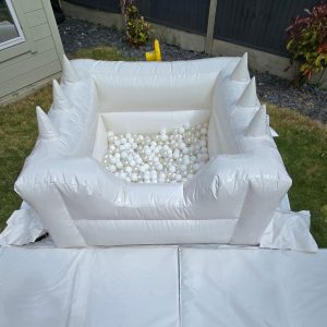 Inflatable Ball Pond with Air Jugglers - Image 2